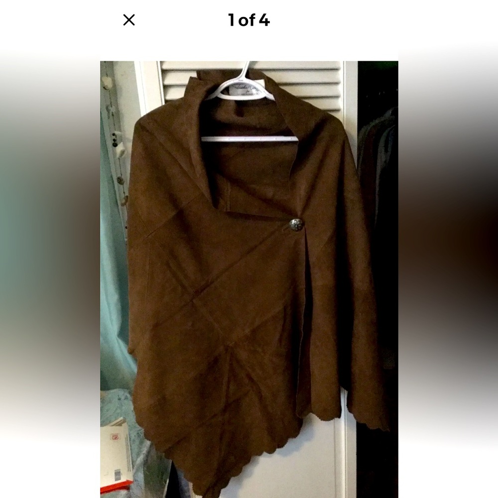 Suede caplet shawl. One size.